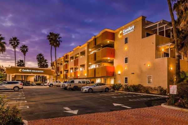 Comfort Inn & Suites Huntington Beach image 3