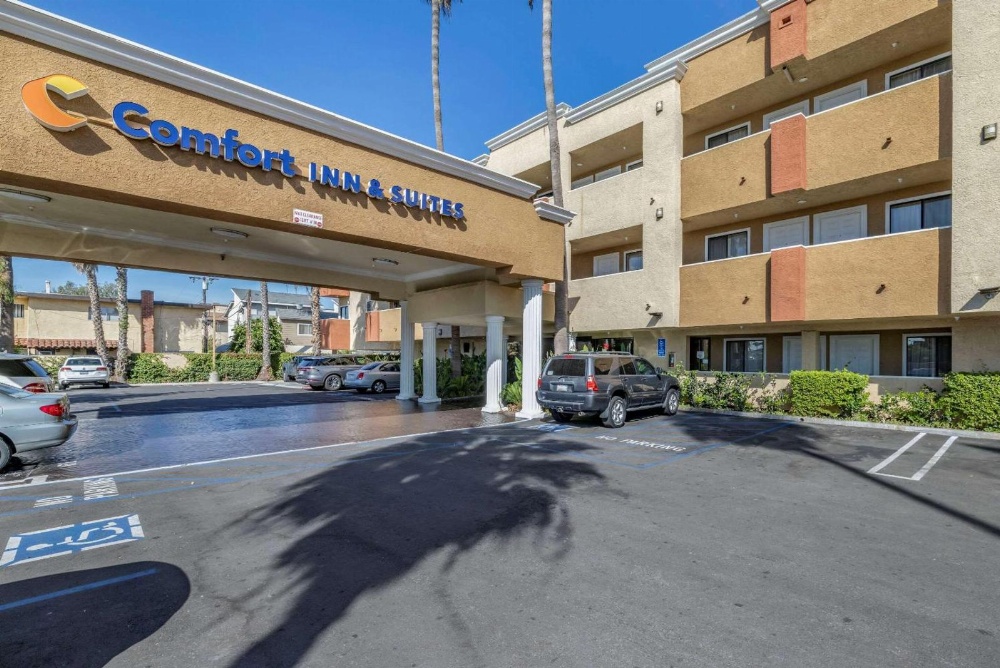 Comfort Inn & Suites Huntington Beach Main image